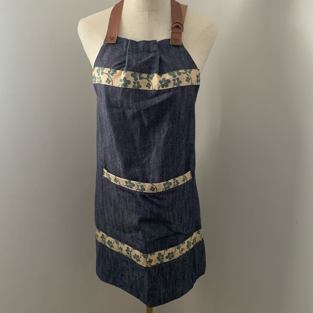 ✨ 2/$25 ✨🛍 Now Designs Denim w/ Floral Trim Apron
